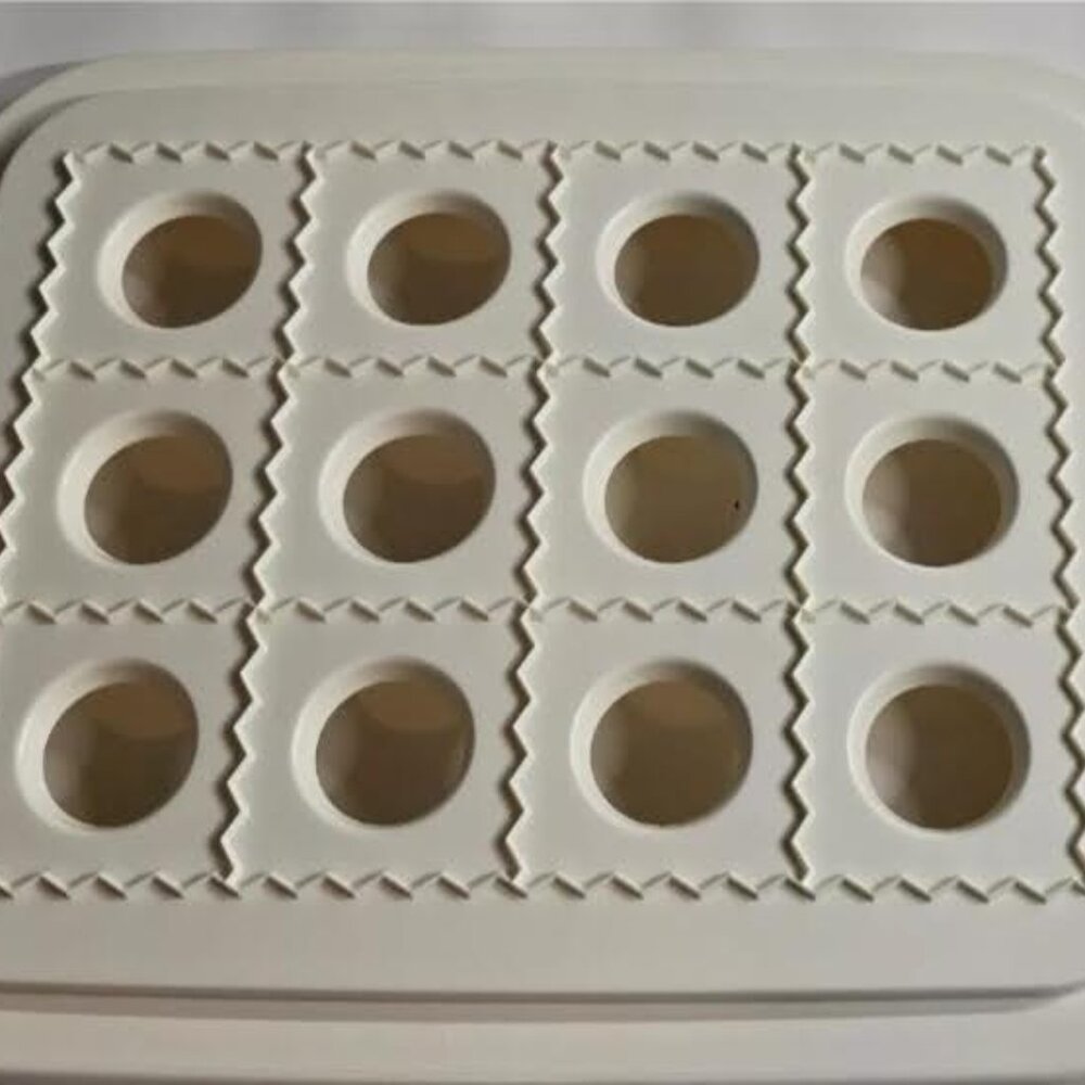 *NEW* Tupperware Ravioli Maker - Picture 4 of 4